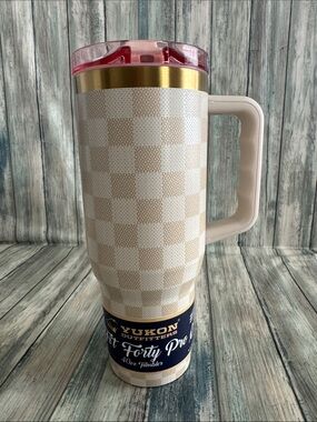 Yukon Outfitters Cream Checkered Travel Tumbler with Pink Lid (40 oz)